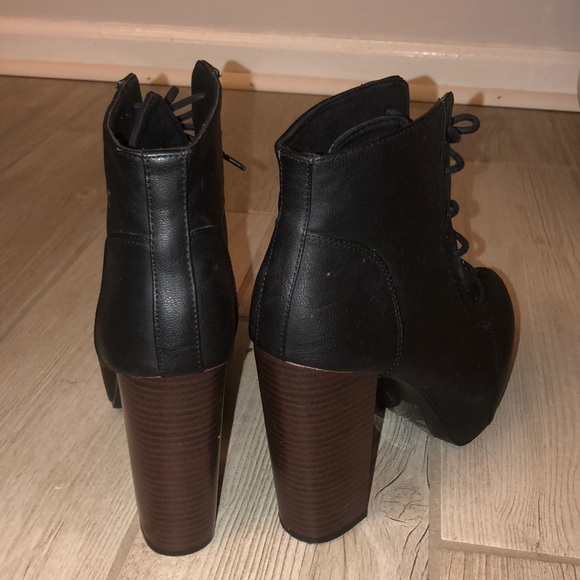 Heels - Picture 4 of 4